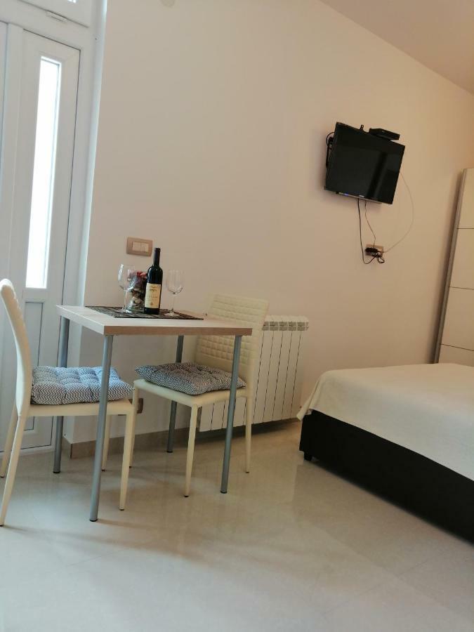 Studio Apartman Irena 2 Bijela Exteriér fotografie
